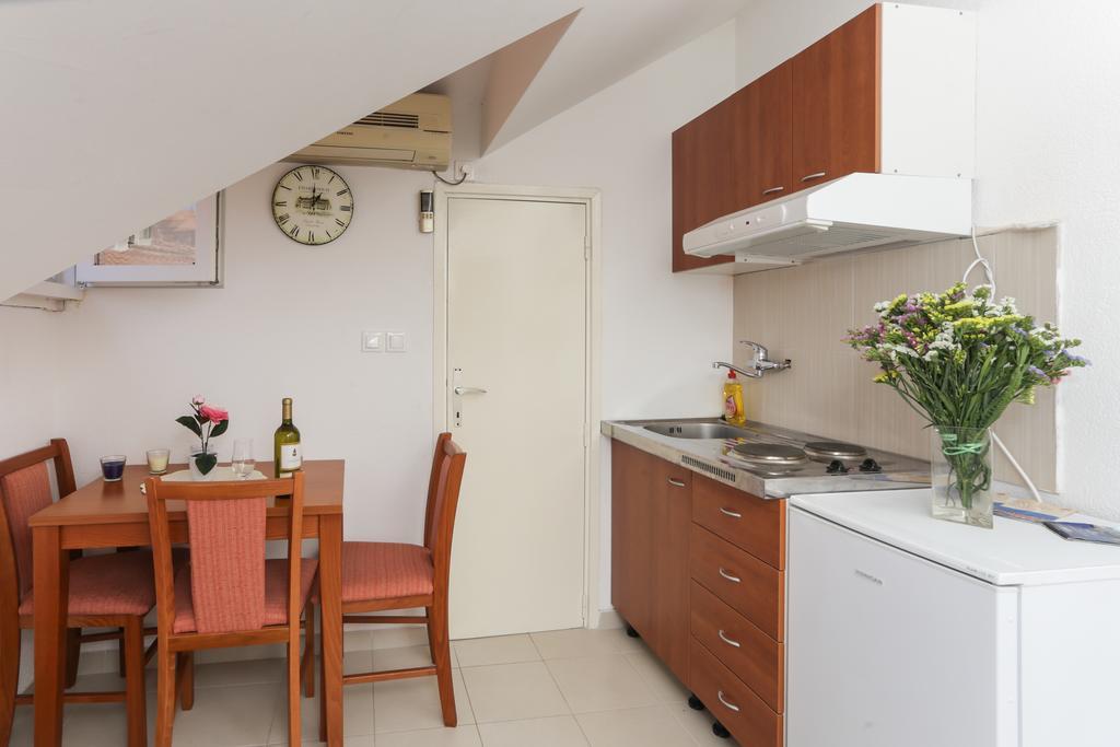 Apartment Larica *