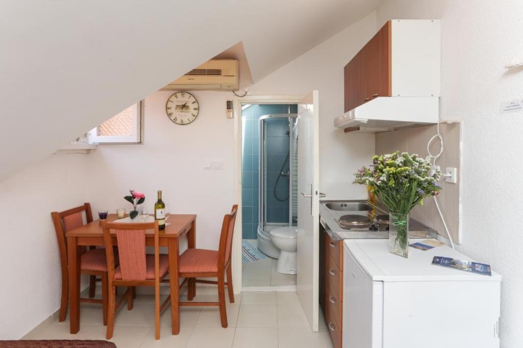 Apartment Larica *
