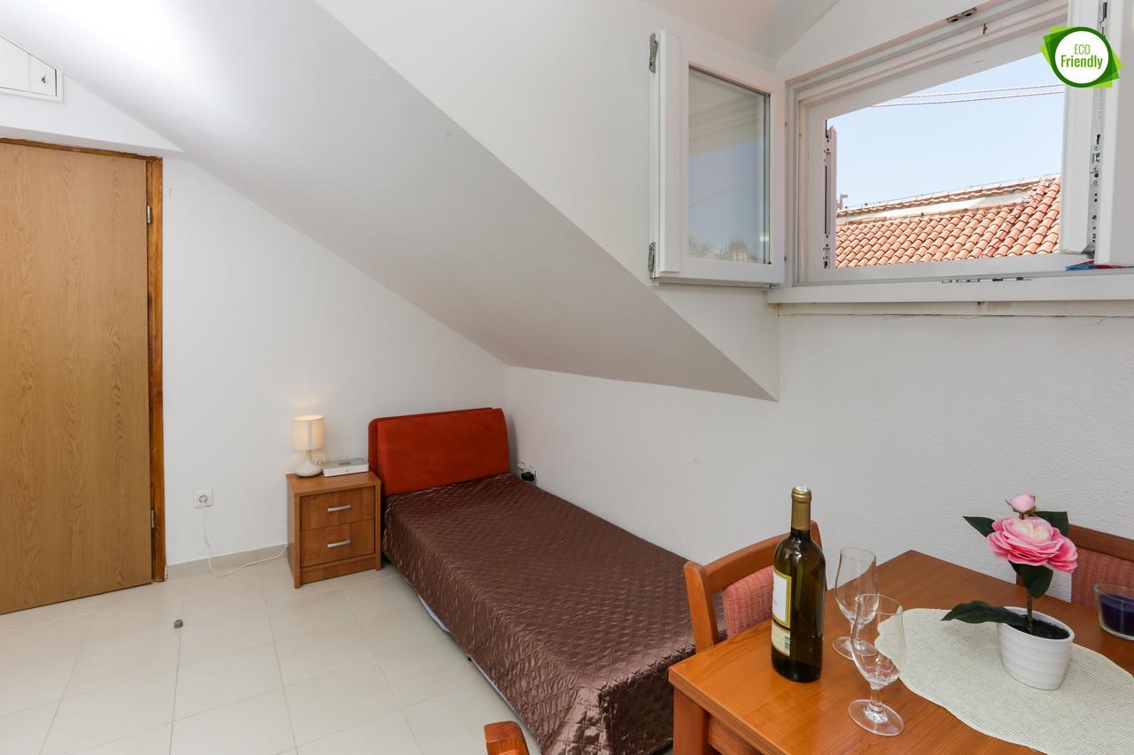 Apartment Larica *